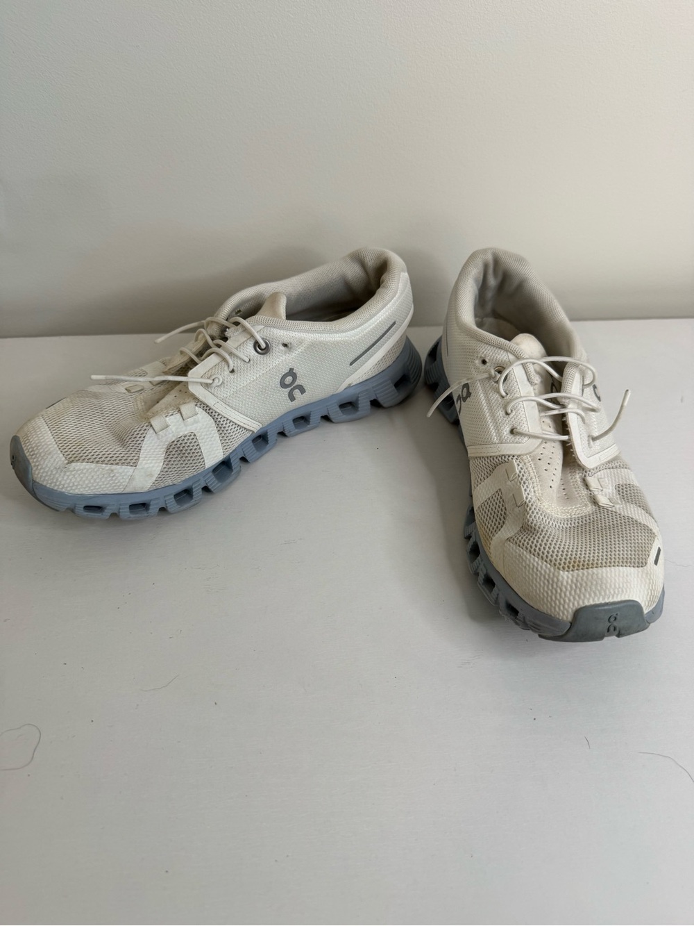 On Cloudflow Women’s 7.5 Off White Blue CloudTec Running Shoes